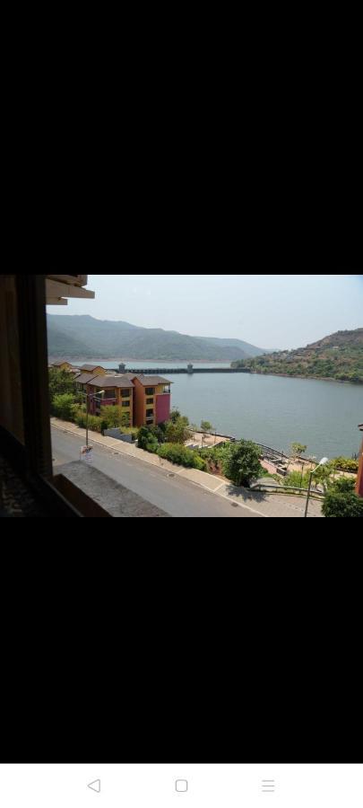 2Bhk Lake View Apartment Lavasa Kültér fotó